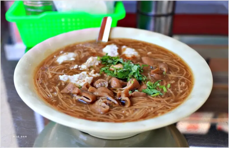 【高雄】主恩麵線焿‧赤肉、大腸、清麵線碗嚐嚐融合南北口味的麵線焿