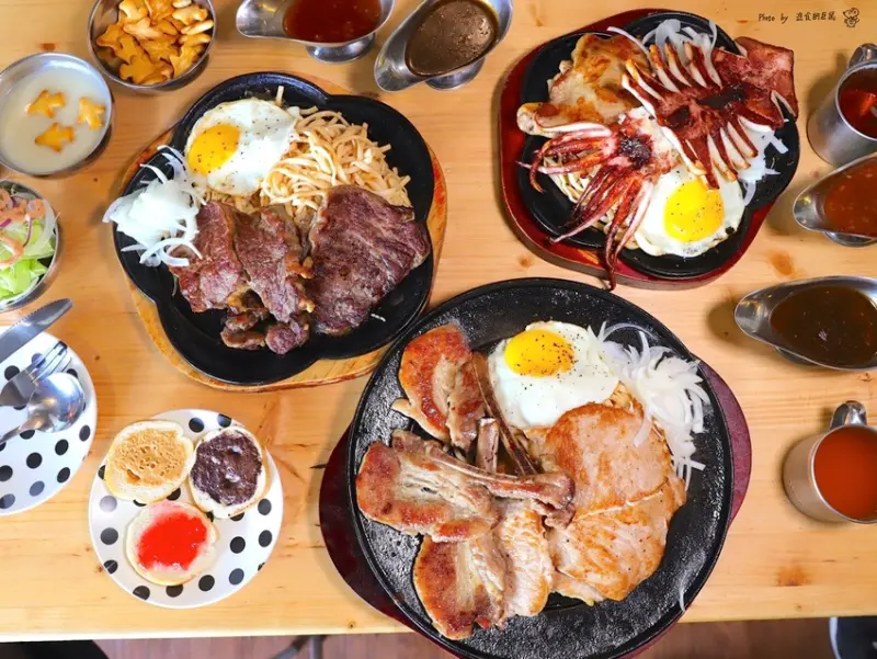 19House炙燒牛排 嘉義宜年店：嘉義火車站附近的人氣牛排店，還有迷你自助吧，濃湯麵包飲品沙拉.珍珠奶茶任你喝！網美打卡場景又美又好拍｜嘉義聚餐餐廳推薦.嘉義牛排推薦 - 進食的巨鼠