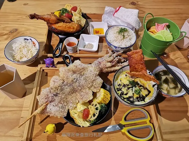 【台中 北區】文青高CP值食堂、超浮誇大份量主餐，配菜、丼飯、飲品等無限供應『安羽軒食堂』
