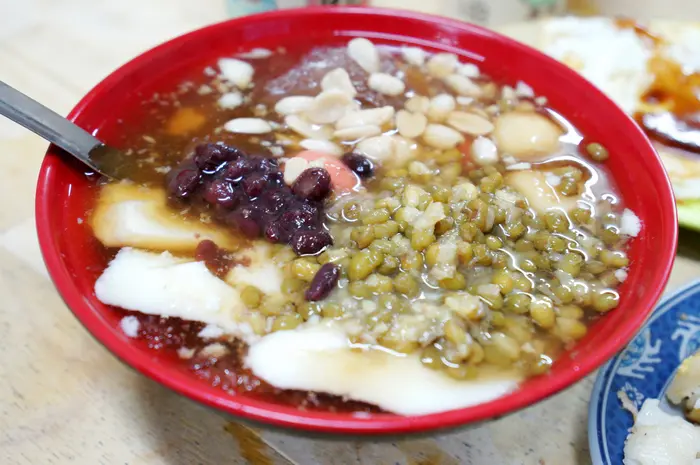 【謝氏早點豆花專賣店】繼光街60年老店，人氣豆花必點，蛋餅，肉蛋土司也不錯｜台中美食小吃推薦