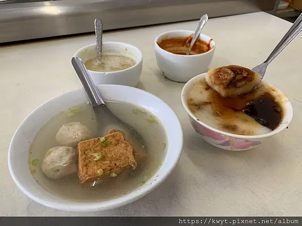 【嘉義。美食】西市老正興碗粿。配料放很多的碗粿只要30元！必吃佛系價古早味美食，最高價餐點才NT$35！｜附菜單