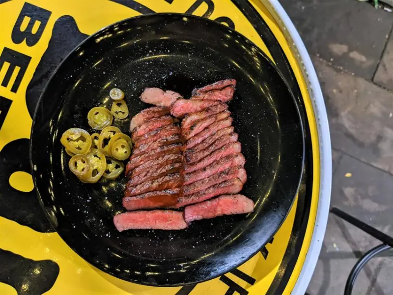 Flybar 飛吧｜煙燻厚切牛排絕對令人驚艷！新北投露天享受夏日夜晚！小路邊店家也能如此用心！新北投美食推薦、新北投餐酒推薦、台北美食推薦、北投餐酒推薦、北投bar推薦、北投外帶推薦、北投美式推薦