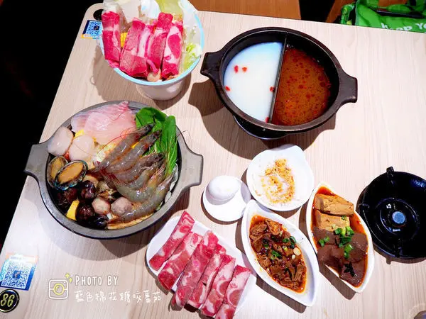 土城小火鍋推薦/攪攪風味小火鍋 JIAO JIAO Tasty Pot/29種風味鍋/最便宜只要$135/錢都新品牌/香雞油拌飯及霜淇淋免費吃/新北宵夜推薦