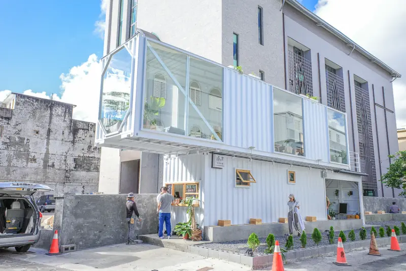 《等咧粉圓 恆春店》超好拍！純白貨櫃屋裡的古早味飲品 - 卡琳。摸魚兒趣