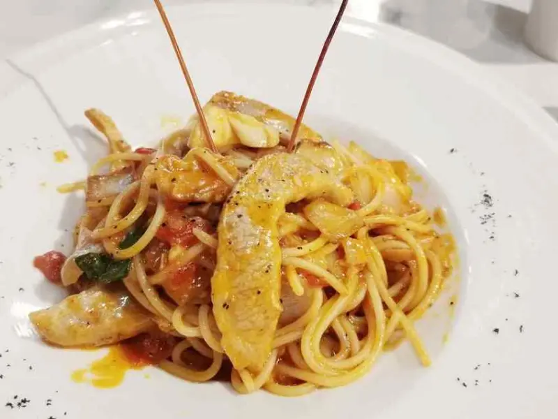 寧靜海複合式餐廳，位在板橋巷弄內，有著舒適空間的餐廳