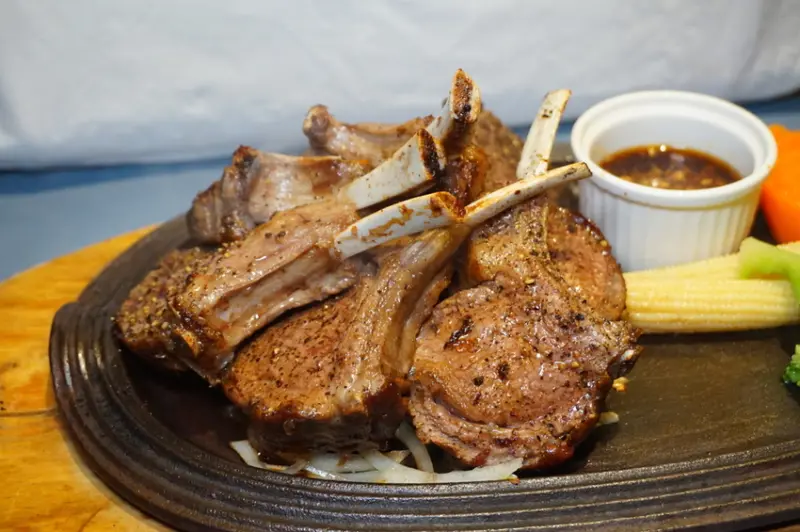 [豐原牛排] 鬥牛士牛排海鮮-從小到大的經典滋味更升級/ 沙拉吧吃到飽/ 環境優美/ 台中牛排推薦/ 太平洋百貨