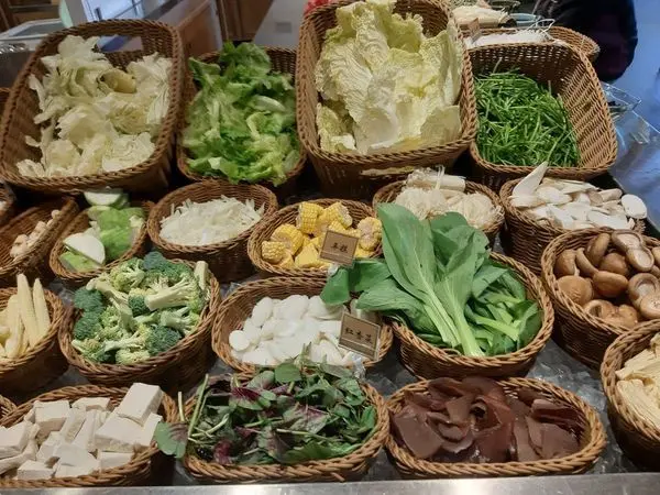 壽喜燒吃到飽吃完就送你50元折扣卷~牛比蔥壽喜燒崇德店