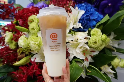 繼「老蕭拌麵」大獲好評後，蕭敬騰的飲料店也強勢進駐西門町!!