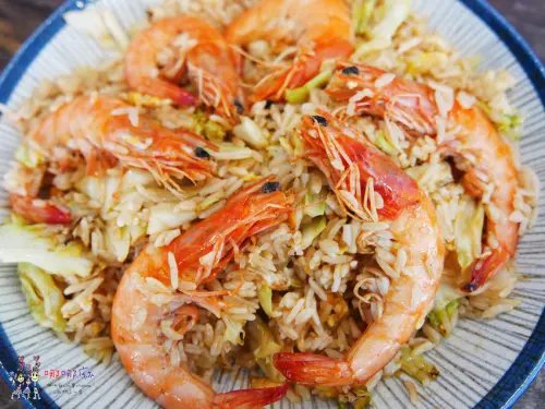 【內壢美食】元智大學附近《龍巢麵飯館》大份量蝦子炒飯必點，加飯加麵還免費！ | 哪哪麻