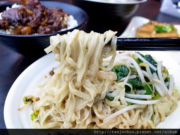 花花，甲飽沒【台北食記】陽春麵店 50年老店在地人推薦 五月天還來這拍過廣告 吉林路美食推薦