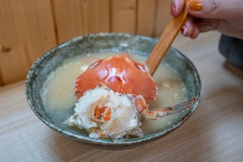 台北小巨蛋站美食 又一村刺身握壽司丼飯｜在地人好幸福！ 龍城市場大唾海鮮 入口即化比目魚鰭 大推銅板價螃蟹味增湯！ · 算命的說我很愛吃