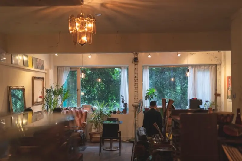 台北不限時咖啡廳 樓上的嬉皮與笑臉男｜在城市裡、來到這裡做自己、幽靜代替了喧鬧～ · 算命的說我很愛吃