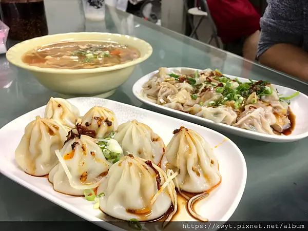 【新竹。美食】好又來麵食館。紅油炒手皮薄餡多，鮮肉湯包皮的口感Q彈餡多汁，價格佛，下午茶新選擇！