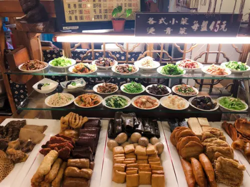 桃園美食/平鎮區 中壢新老牌牛肉麵 加麵加湯免費