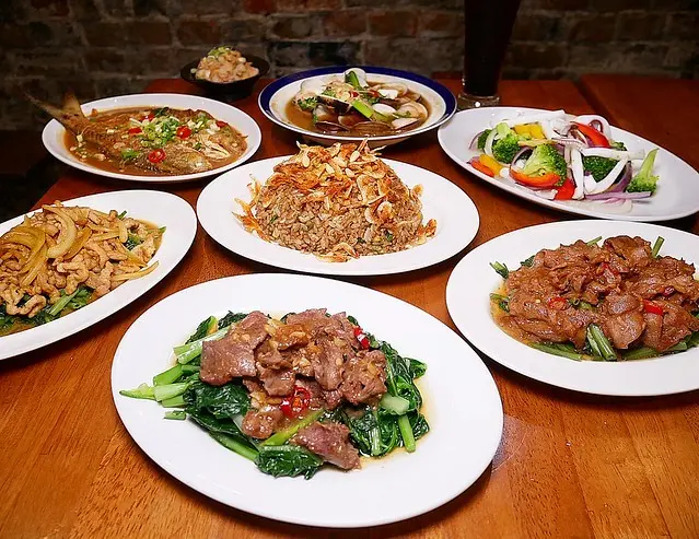 北車平價快炒，多款必點熱炒超下飯，不過鹹不過油很耐吃，套餐的白飯、湯品都無線免費續-鼎薌小館