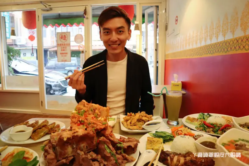 超浮誇泰式排骨滑山，新竹美食推薦必吃泰式串烤跟越式排骨湯麵！跨國越泰美食搬家了 - ㄚ綾綾單眼皮大眼睛