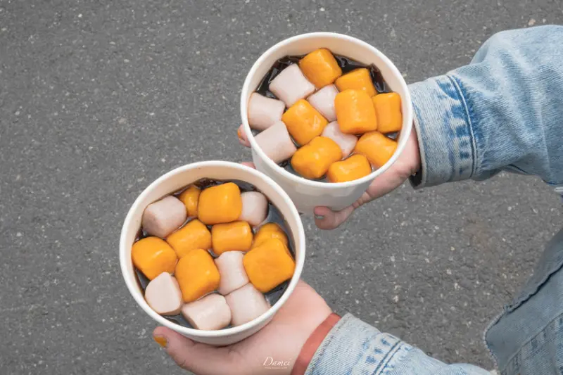 夏日最適合來一碗沁涼仙草冰，搭配手工大芋圓太完美-新孝路甘味手作嫩仙草﻿