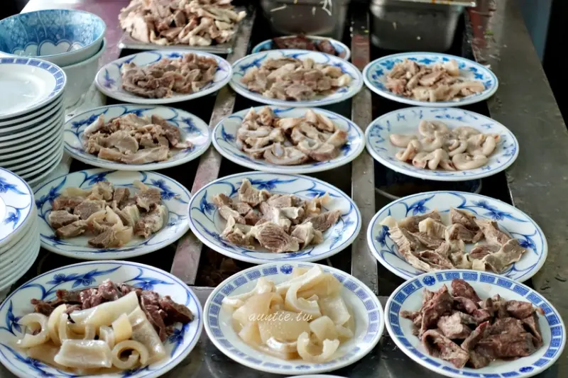 【台北】萬華烏醋乾麵 乾麵控必吃 近60年麵店 新鮮黑白切 烏醋乾麵太好吃推薦 - 水晶安蹄 不務正業過生活