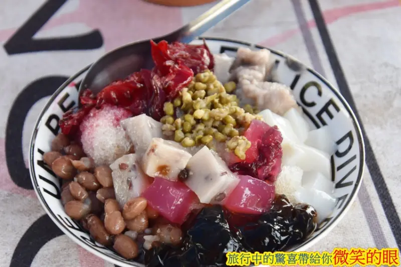 【嘉義】老師傅古法手搗彩虹粉粿冰|平價好吃又消暑~還可免費加剉冰、糖水