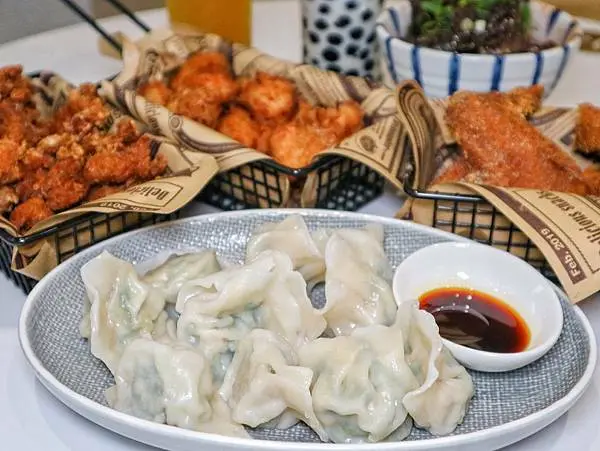 台中｜雞茶大隊｜結合夜市小吃與茶飲營業至深夜的不限時茶館，只要銅板價就可以享受悠閒的時光