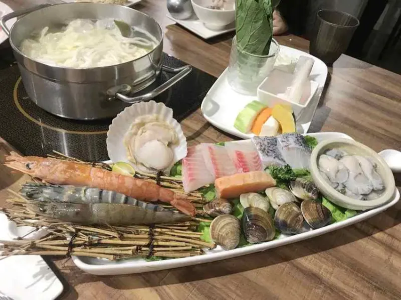 遠芳火鍋，食材相當用心的店家