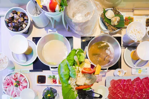 【台北大安】蛤尛 Little Huh - 台北最潮的卜卜蜆鍋降臨！大顆爆漿蛤蜊鮮味無敵，鍋底濃厚料好實在，市民大道火鍋推薦、市民大道小火鍋推薦