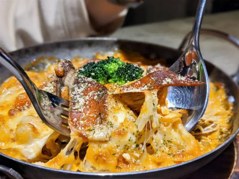 隱士餐酒館 The Hermit Bistro｜鮮味爆棚的干貝海膽烏魚子烤麵！特色原住民風情調酒！大安餐酒館推薦、國父紀念館餐廳推薦、國父紀念館餐酒館推薦、台北餐酒館推薦、東區餐酒館推薦