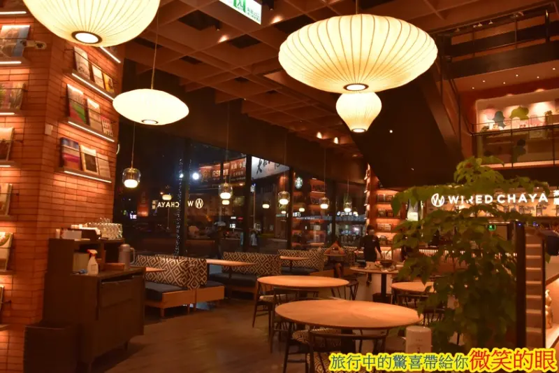 【高雄】南臺灣第一間蔦屋書局~進駐高雄啦!|必拍、必逛攻略|還不快當一日文青、網美去~