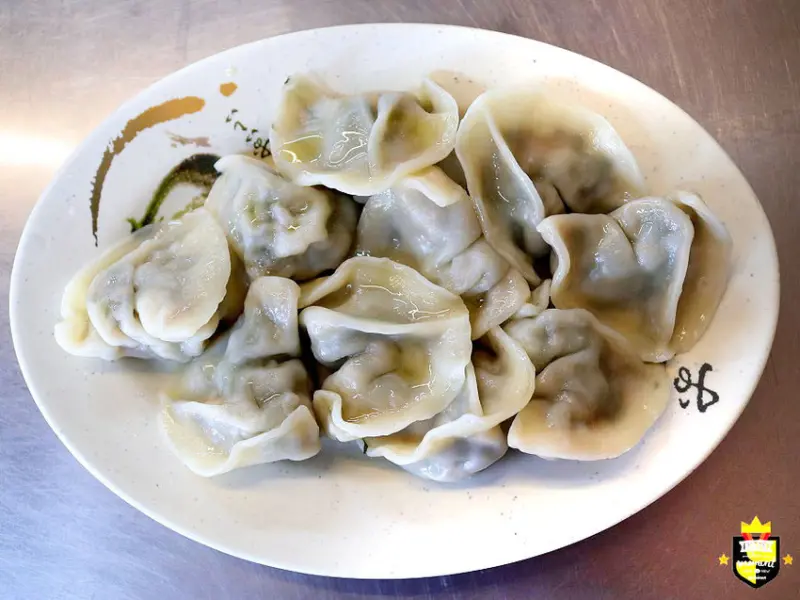 台南水餃店／從網路販售賣到開店面／嚴選食材手工包製／每日限量晚來吃不到／新鮮溫體黑豬後腿肉／獨家創意口味／內餡飽滿用料實在