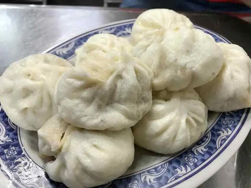 板橋小籠包臭豆腐，爆漿小籠包必點，湳雅夜市人氣美食