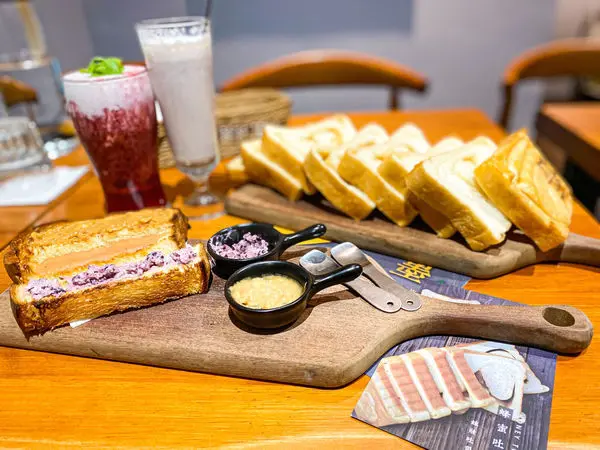 (台北萬隆站)墨•山崴- MORE‧shan wei 文山區麵包店 文山區美食咖啡廳 以720秒手工揉作及獨家手作龍眼蜜餡製成的嫁妝吐司 內用限定沾醬生吐司