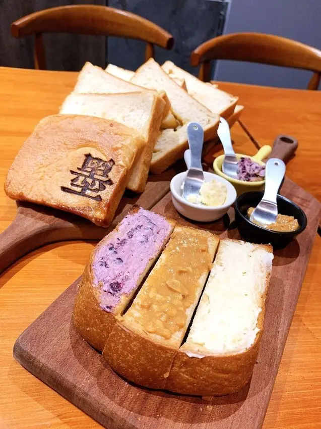 [美食]  墨 More 山崴 ♥ 為女兒誕生的嫁妝吐司 ♥ 台北文山蜂蜜吐司專賣店 ♥ 720秒手工揉作 X 獨家手作龍眼蜜餡 ♥ 此生必吃銷魂吐司就在SHANWEI (｀∇´)/*