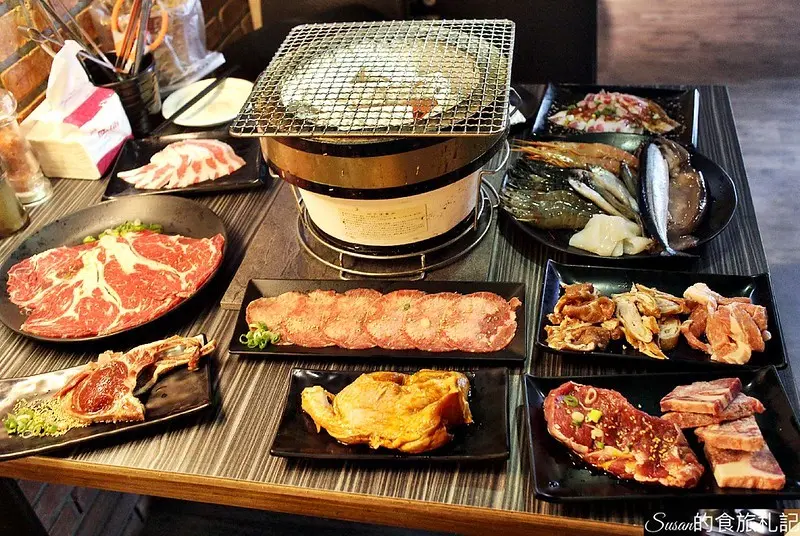 中山區燒烤|胖肚肚燒肉吃到飽 嚴選肉品食材無限享用吃到飽469元起，桌邊燒烤功力創意讓人讚賞 老饕699無限享用肩胛肋眼、澎湖生蠔、日本干貝 完整菜單