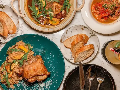 【台北東區美食】K.D Bistro Taipei 約會聚餐包場推薦！超美餐酒館網美快來打卡，藝人楊丞琳也來過呢！