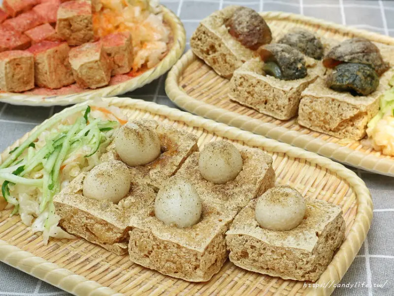 惡鬼臭豆腐│臭豆腐竟然有14種口味！皮蛋臭豆腐、鳥蛋臭豆腐超特別，外酥內嫩，咬下去還會噴汁！