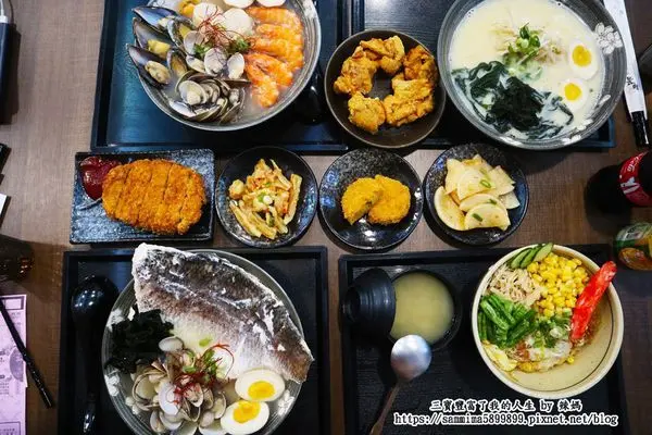 大里拉麵｜台中拉麵【兆曜 日式拉麵丼飯】超狂海鮮拉麵及丼飯，豐富配料，絕對幸福又飽足~