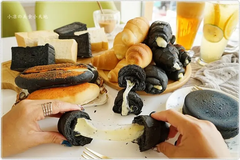 台中一中商圈颳起一股黑色旋風，限量極黑起司鹽可頌、極黑起司明太子，爆餡牽絲銷魂滋味，沒預訂吃不到啦!!(寵物友善餐廳)