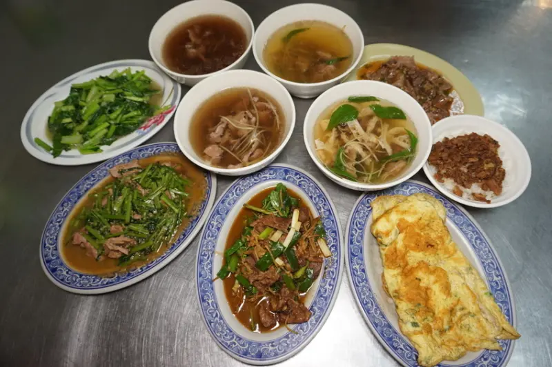 [高雄美食] 新化阿蓮牛肉湯 岡山店-當天現宰新鮮溫體牛肉湯x免費牛肉燥飯吃到飽/ 高雄牛肉湯/ 炒牛肉