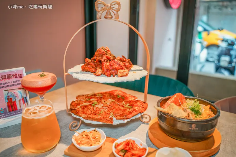 饗韓食尚饗食 ▏韓國炸雞也能很網美 免費韓服任你穿 好吃又好玩。霓虹燈管的俏皮感 一秒來到韓國弘大。台北大安區美食推薦/忠孝敦化韓式料理。捷運忠孝敦化站