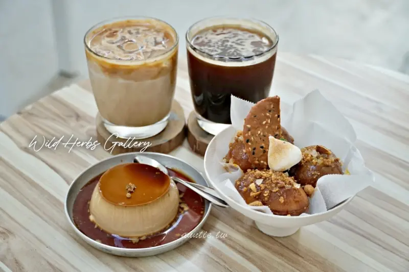 【新北】野事草店 純白藝術空間 釘畫咖啡廳 九份山城藝術咖啡廳推薦 - 水晶安蹄 不務正業過生活