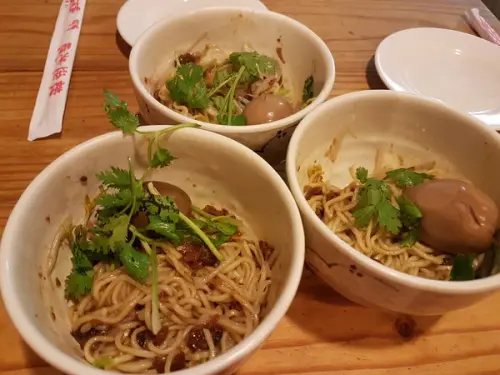 台北美食》驛站担仔麵。台式料理。驚豔的台式居酒屋下班聚會。南京復興站