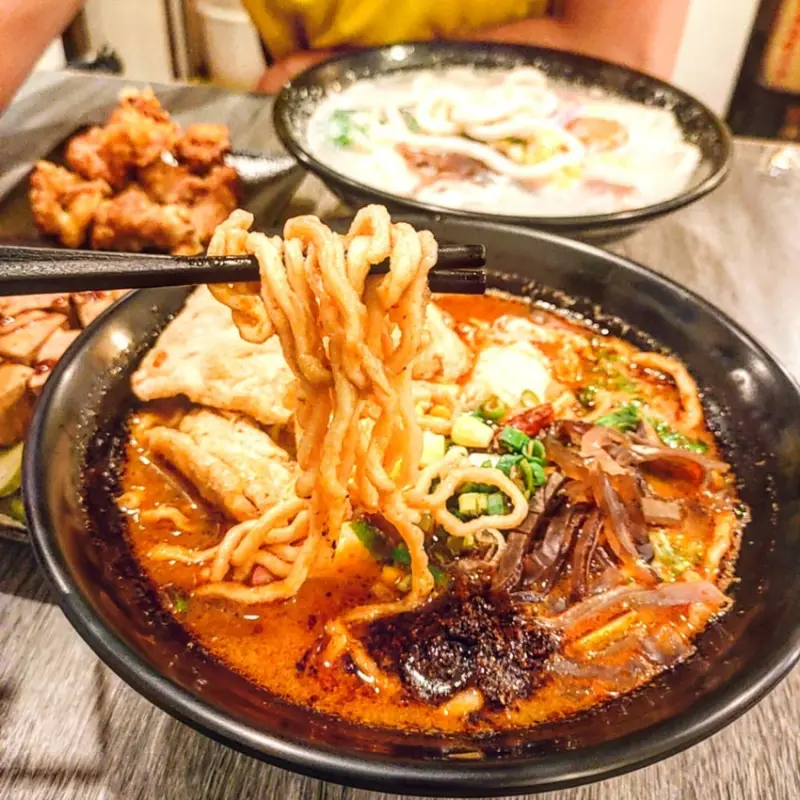 Taipei, Taiwan 伊府軒 鍋燒專賣店/ 有肉，有菜，有火鍋料，鍋燒該有的都有，分量還給得很足。用料實在，捷運中山站附近的高cp值選擇‼️