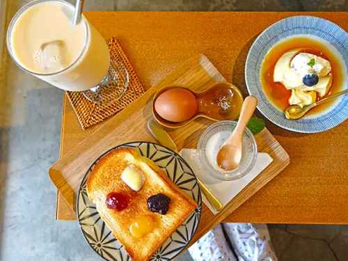 【新莊輔大捷運站】巷弄寵物友善咖啡廳/四色抹醬厚吐司/柴犬陪吃/小森珈琲 mori coffee