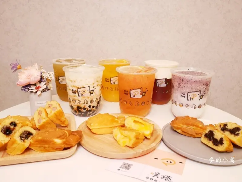 桃園美食｜噗搭PUDA雞蛋糕+手搖飲～新鮮健康好拍的飲品及香氣十足的雞蛋糕，加上小清新的用餐環境超適合網美拍照