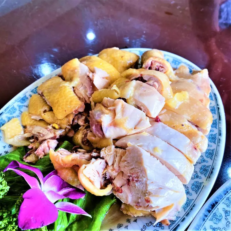 [台北台式]士林至善路「全成土雞城」誤打誤撞發現的意外好美味/各式土雞料理平價選擇多/鱒魚 鱘龍魚 土雞 山菜/量多又平價餐點美味/視覺味覺都享受/附菜單