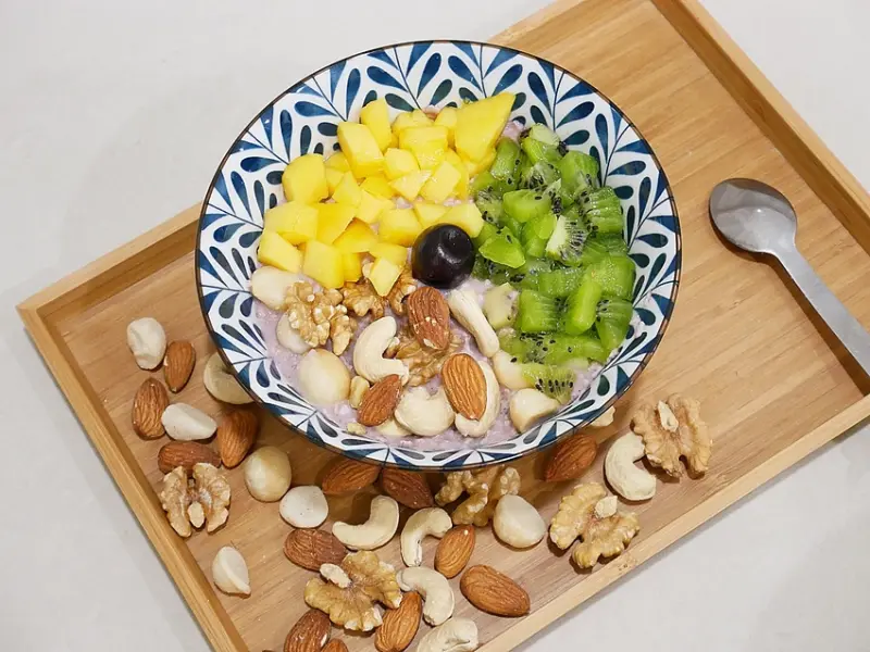 原味無調味且低溫輕烘堅果才是王道，乳白色的果實最新鮮，分享繽紛堅果燕麥粥給大家，相信連小朋友也愛不釋手-堅果樂園