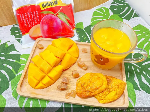 【宅配】屏東枋山曾達人愛文芒果。在山坡地紅質土裡孕育長大的愛文芒果，自然熟成，雄喝甲！芒果季的末端，價格便宜HEN多，訂起乃！