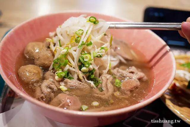 越南飛機河粉｜台北車站新光三越站前店｜道地好吃的越南小吃