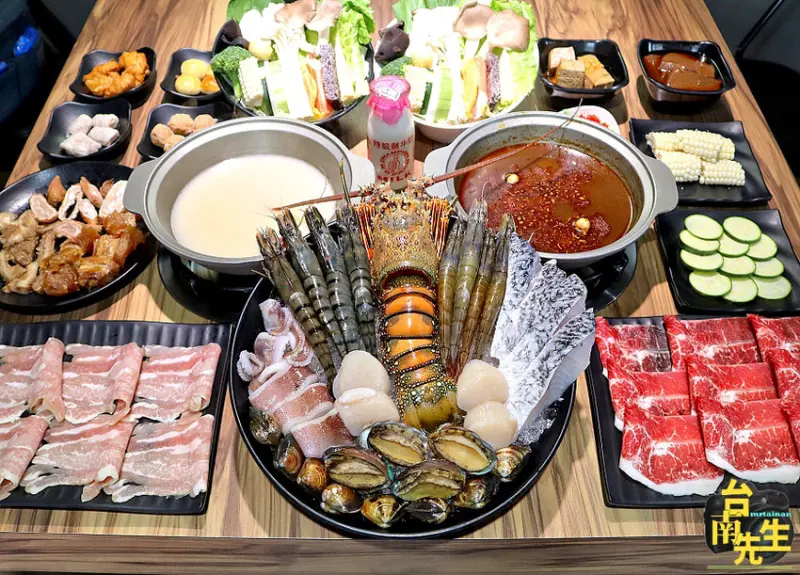 台南麻辣鍋／傳承正宗川味麻辣／手工炒製熬煮麻辣醬／天然食材熬湯無化學添加／原肉現切不用重組肉／超豐盛龍蝦海鮮拼盤－「就愛這鍋 麻辣鍋&和爺麻辣」