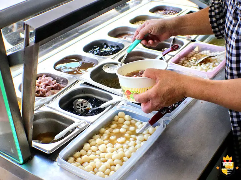 台南冰店／綜合剉冰10多種配料只賣30元／夏季限定一年只賣六個月／玉井愛文芒果冰料多實在佛心價／在地老饕都讚不絕口